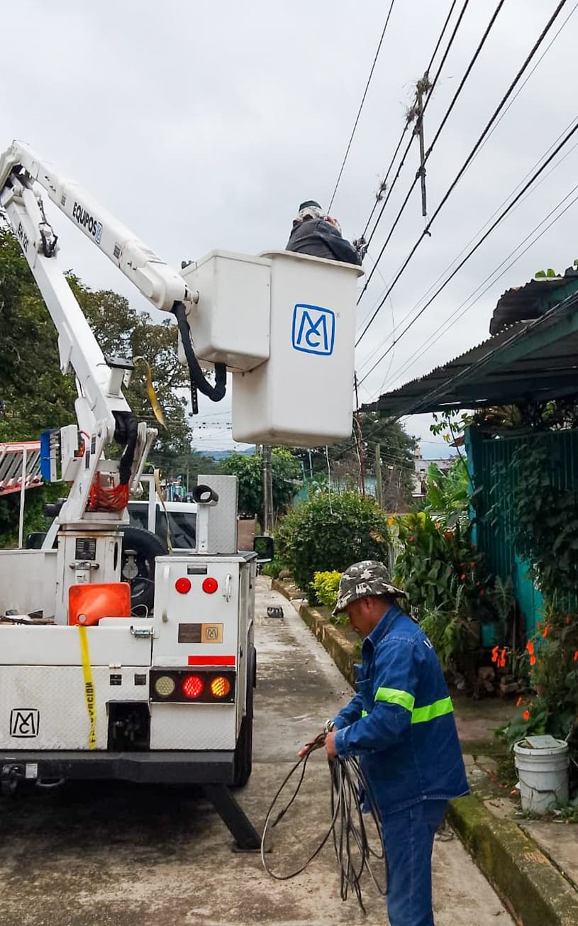 Alumbrado público refuerza atención y mantenimiento en parques del municipio