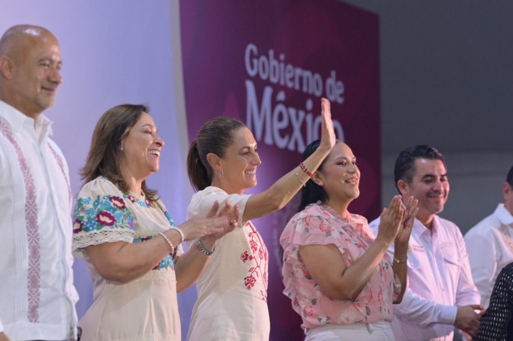 Tenemos una Presidenta de lujo, reitera Rocío Nahle al entregar tarjetas del Bienestar